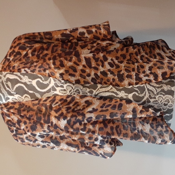Gorgeous Leopard Print Cover Up - Picture 2 of 3